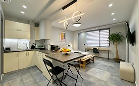 Luxury Downtown Apartment Α6